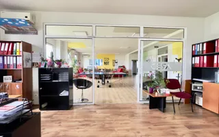 Clădire de birouri cu 12 parcări în incintă privată, UTA2, Arad - Poză 11
