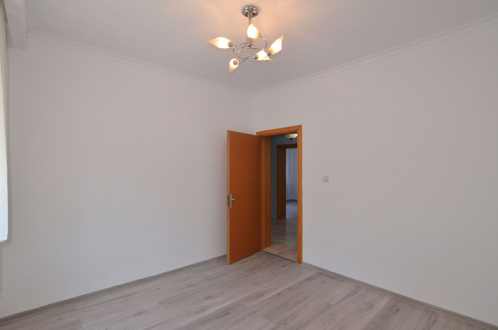 Inchiriem Vila individuala 6 camere cu panouri solare zona Pipera - Poză 29