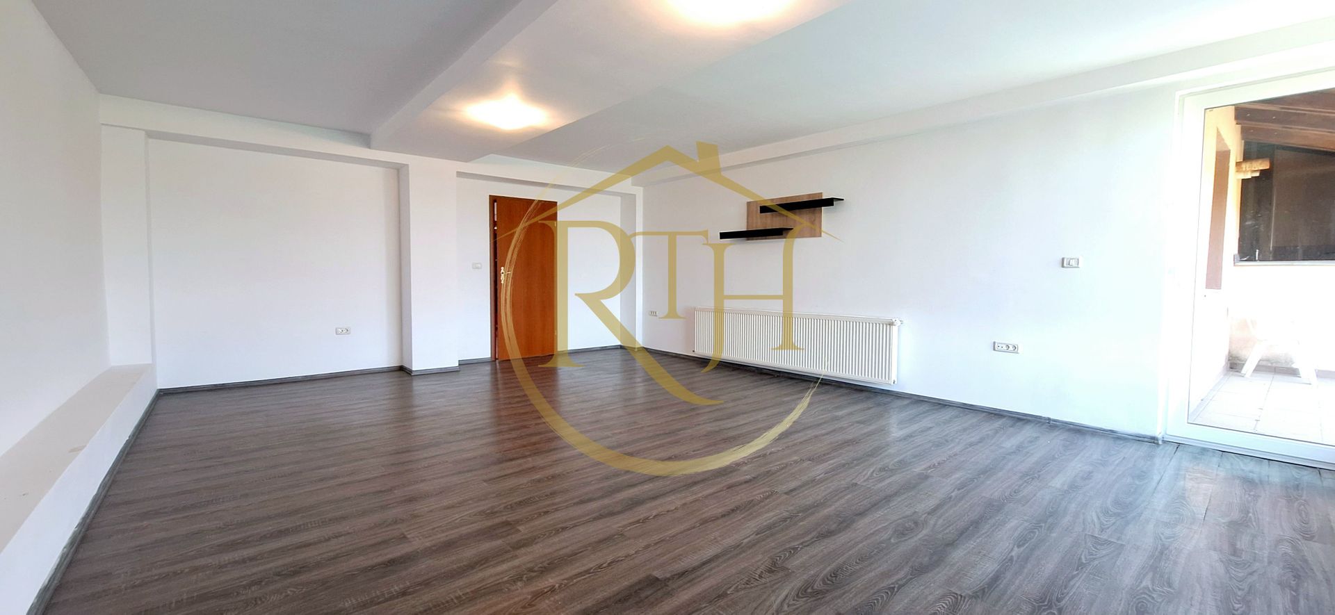 Oferim spre inchiriere, Apartament spatios, 4 camere, pentru locuit sau Firme - Poză 8