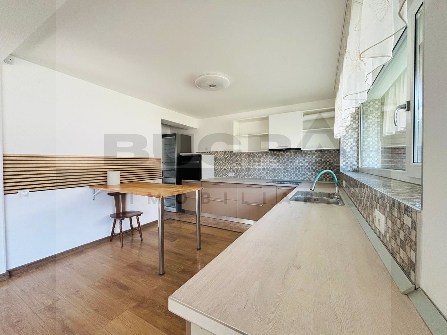 Duplex 5 camere - 228 mp, 255 teren, garaj, zona E. Ionesco - Poză 6