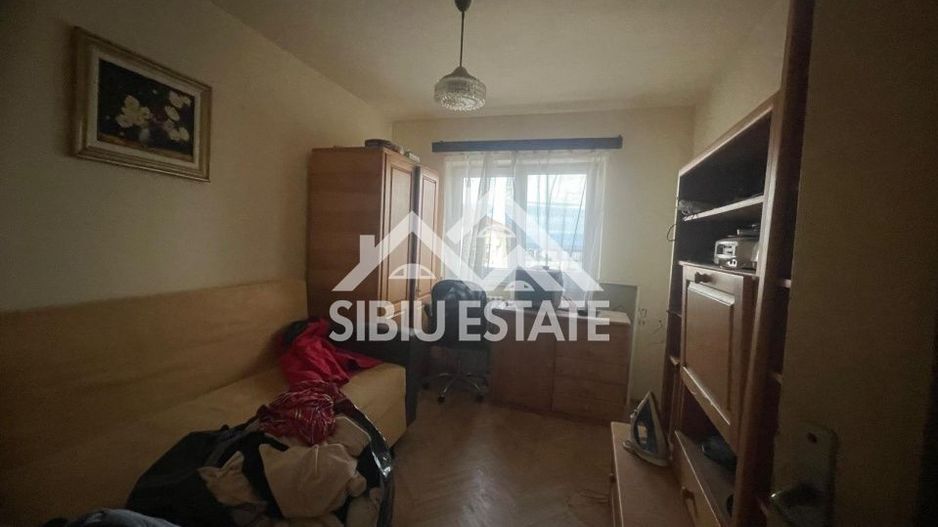 Apartament de vanzare cu 3 camere, decomandat,  2 balcoane, pivnita - Poză 5