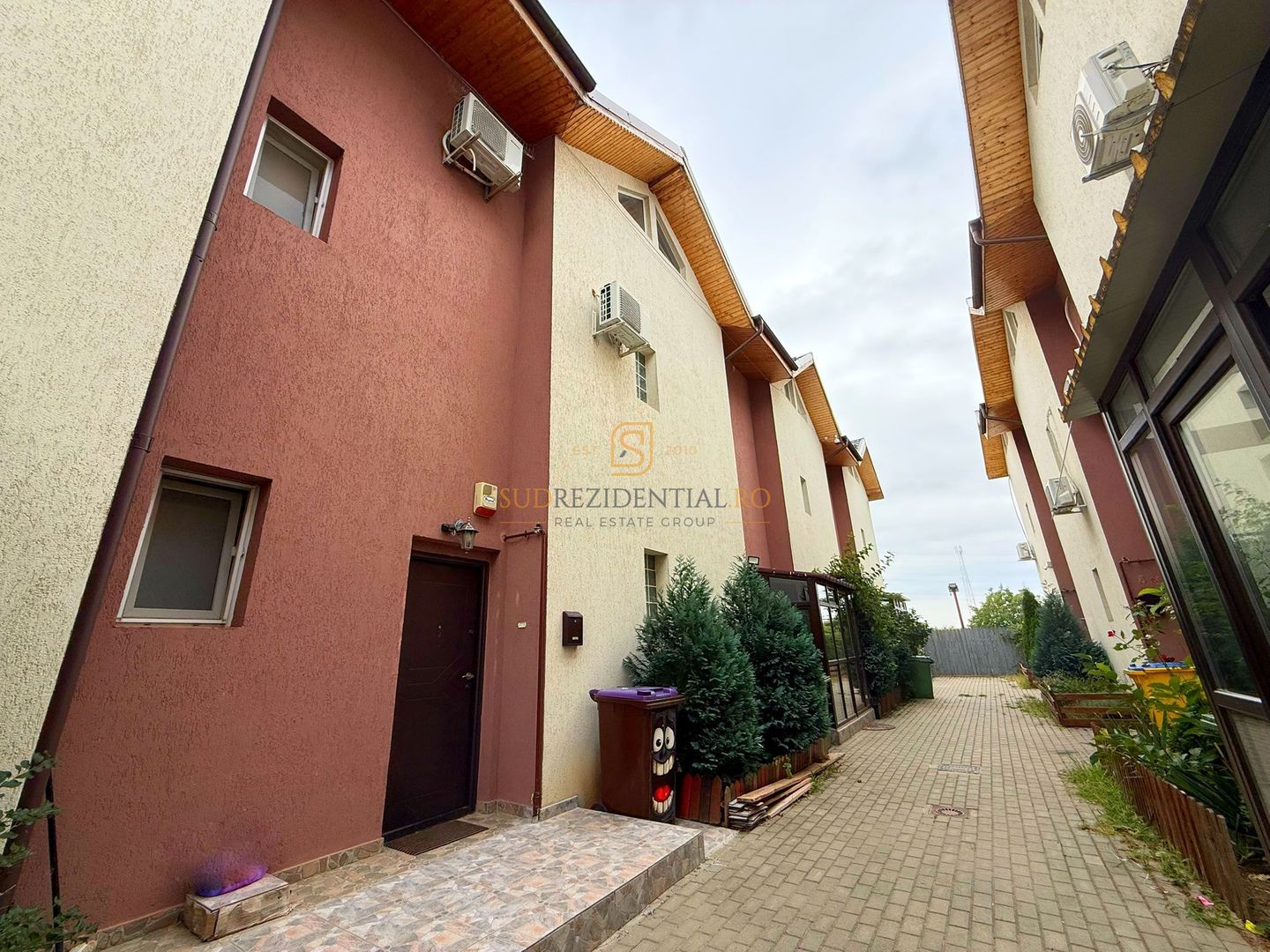 Vila insiruita mobilata si utilata / 4 camere/ 3 Bai / Curte proprie - Poză 1