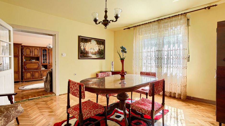 Rezervat Casa din caramida cu teren generos in Gradiste - Poză 4