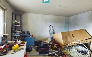 Casă cu 4 camere + anexe   în Șofronea - Poză 11