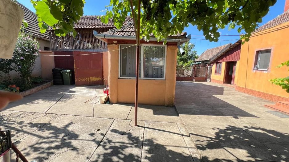 casa individuala Varias apa centrala pe gaz canalizare 1500mp - Poză 2