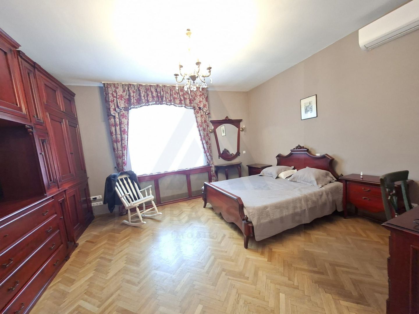 Apartament modern 3 camere curte individuala pe Bulevardul Victoriei - Poză 3