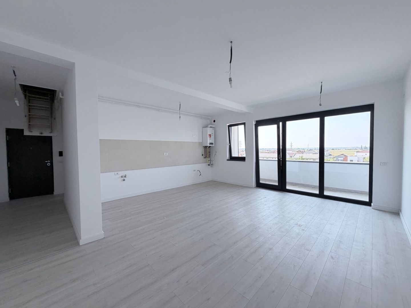 APARTAMENT CU TERASA - Poză 1