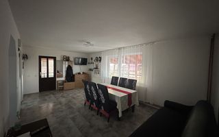 Casa de vanzare in zona  centrala a localitatii - Poză 2