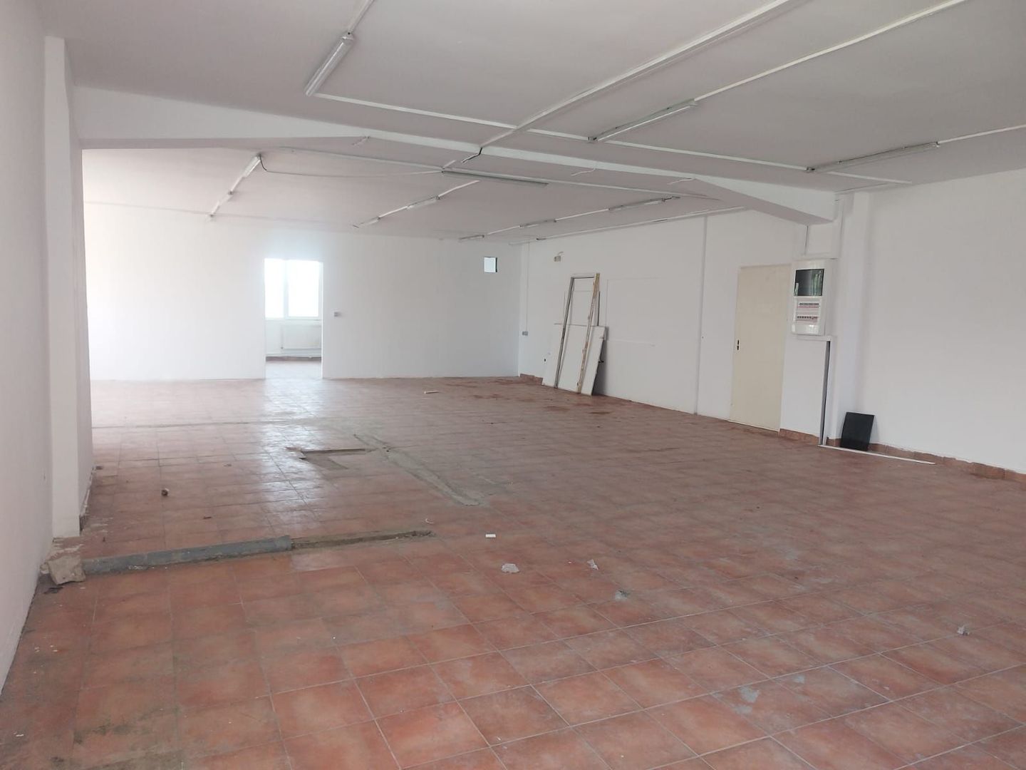 Spatiu comercial cu rampa pentru masini / Otopeni-Odai - Poză 4