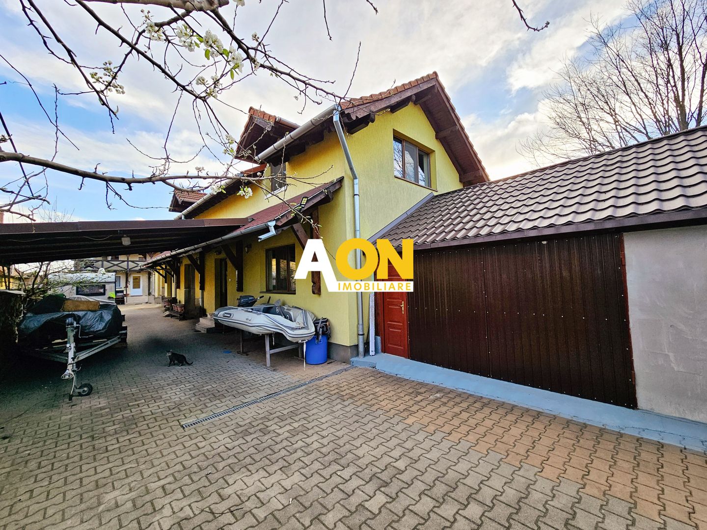 Casa cu 2 corpuri de cladire, 504 mp teren, Lipoveni - Poză 1