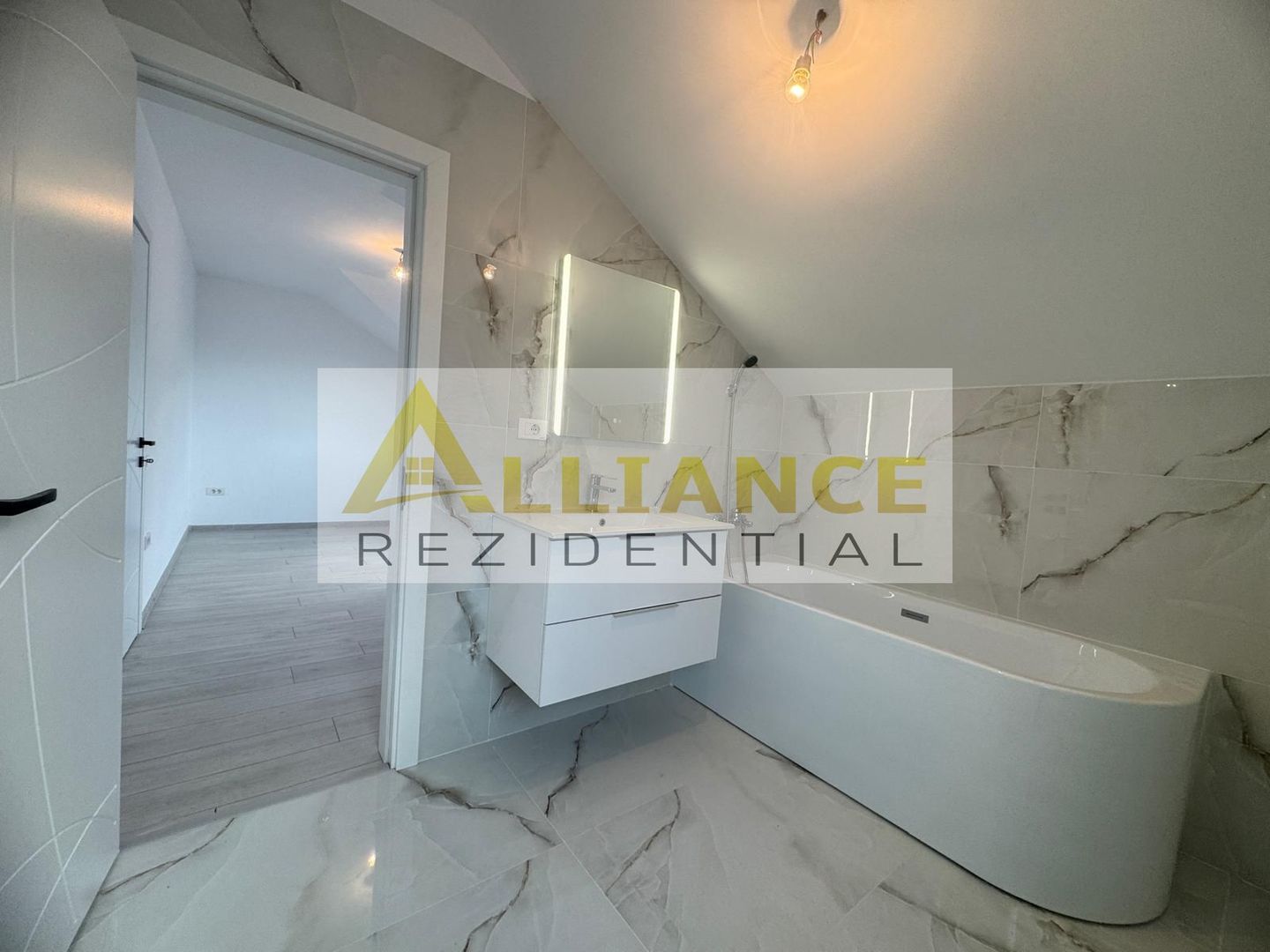 Casa - 4 camere - 144 mp utili - La 5 min de metrou - Poză 4