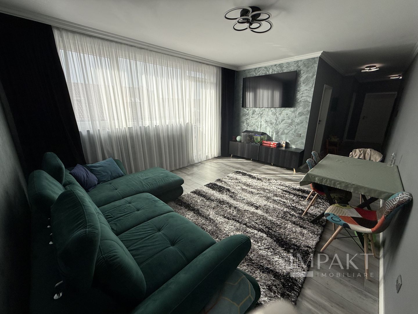 Apartament spatios cu 3 camere in Floresti (Sub Cetate) - Poză 12