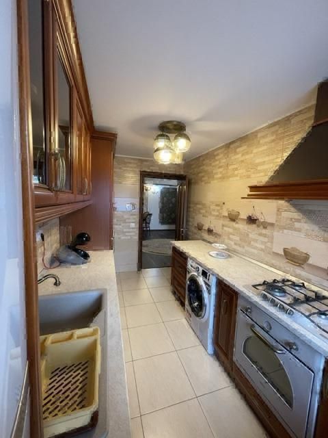 Proprietate specială cu 3 camere în Bucuresti - Poză 1
