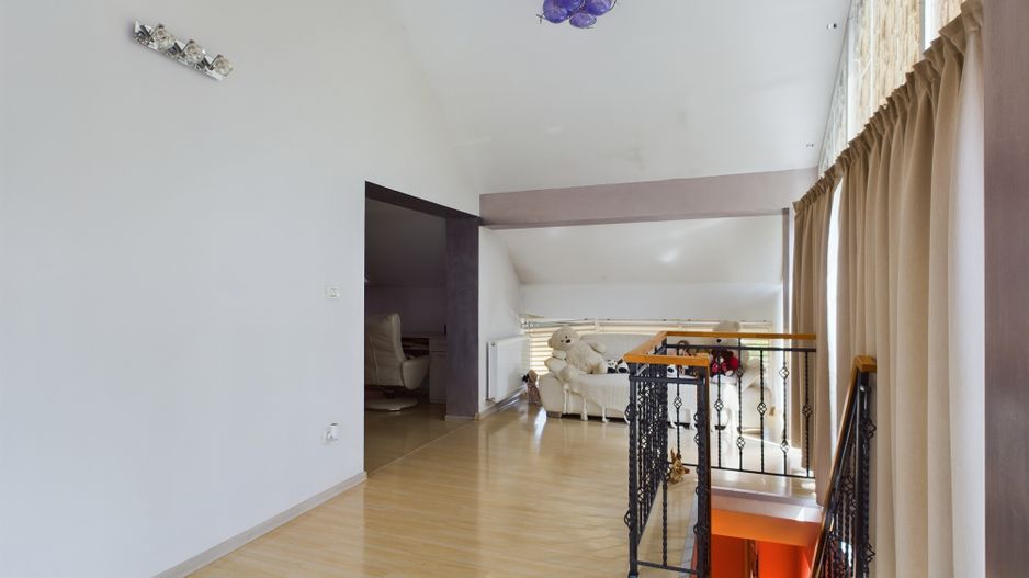 Casă Individuală tip Parter și Mansardă zona Girocului - Poză 5