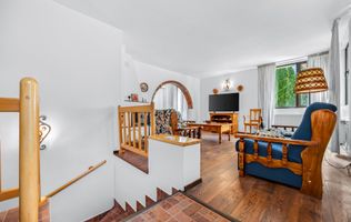 Casa pe 3 niveluri | Terasa cu priveliste | 3 parcari | Pozitie centrala