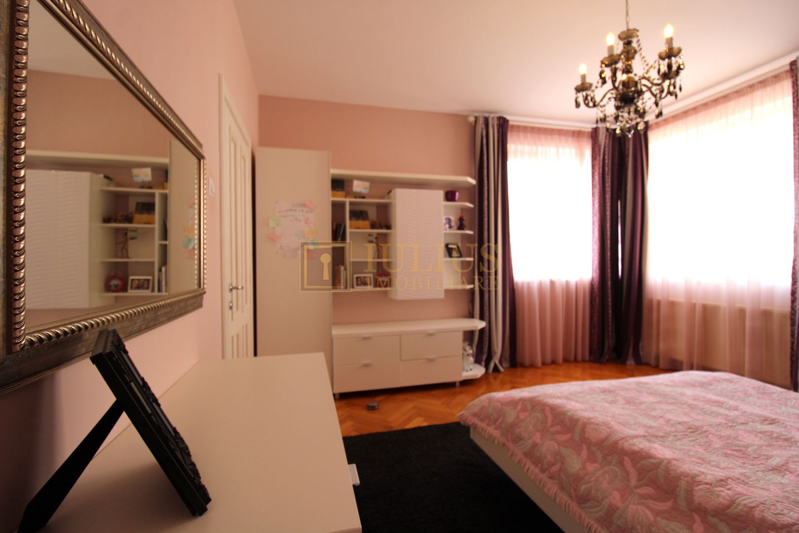 3 dormitoare, 3 bai, living spatios, 2 terase si curte. - Poză 17