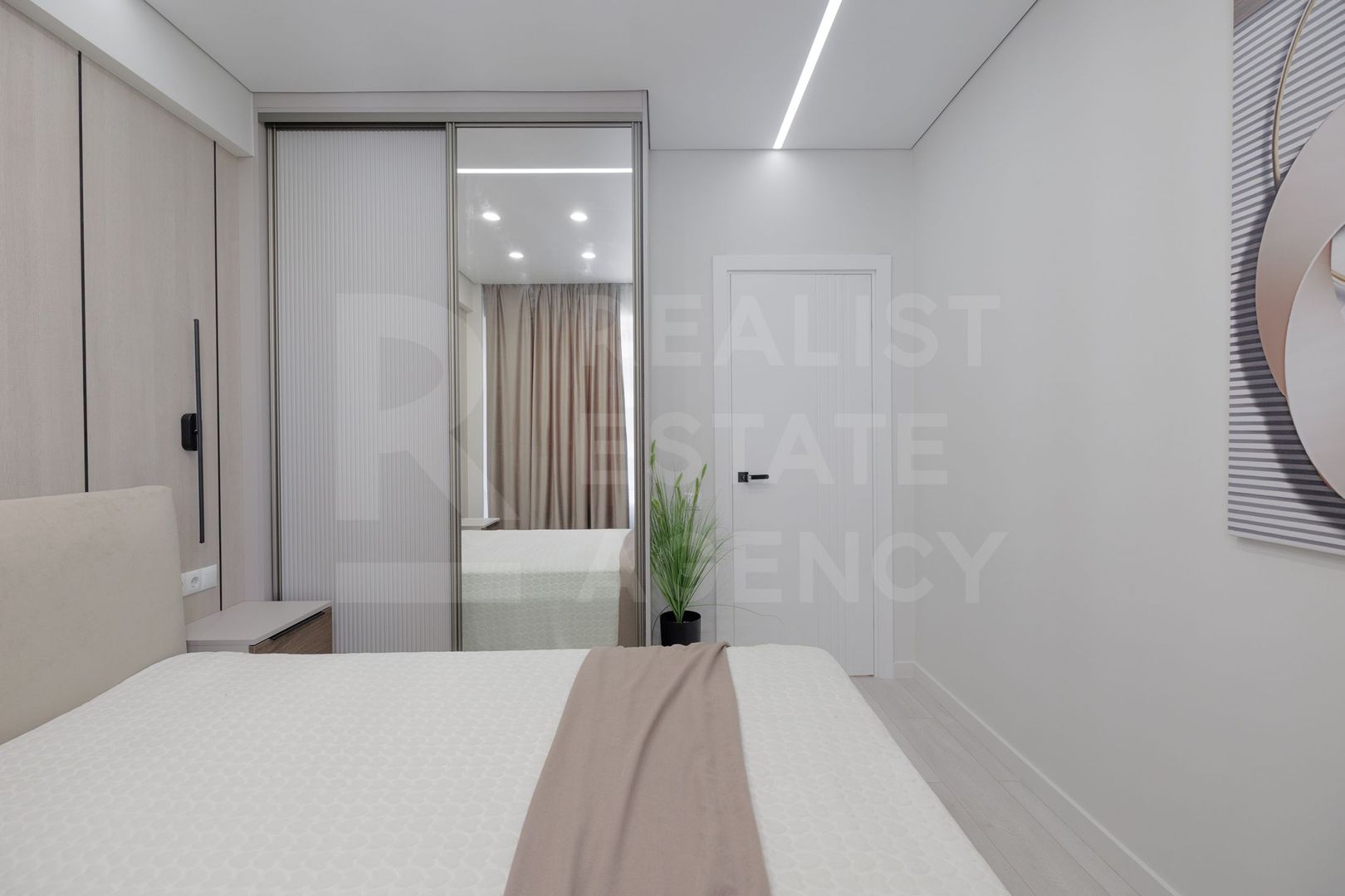 Vânzare, apartament, 3 camere, str. Calea Ieșilor, Sculeni - Poză 10