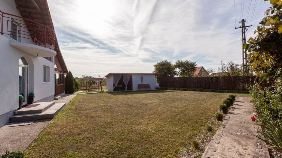 Casa cu teren generos si gradina spectaculoasa – Comuna Cuca, Arges! - Poză 20