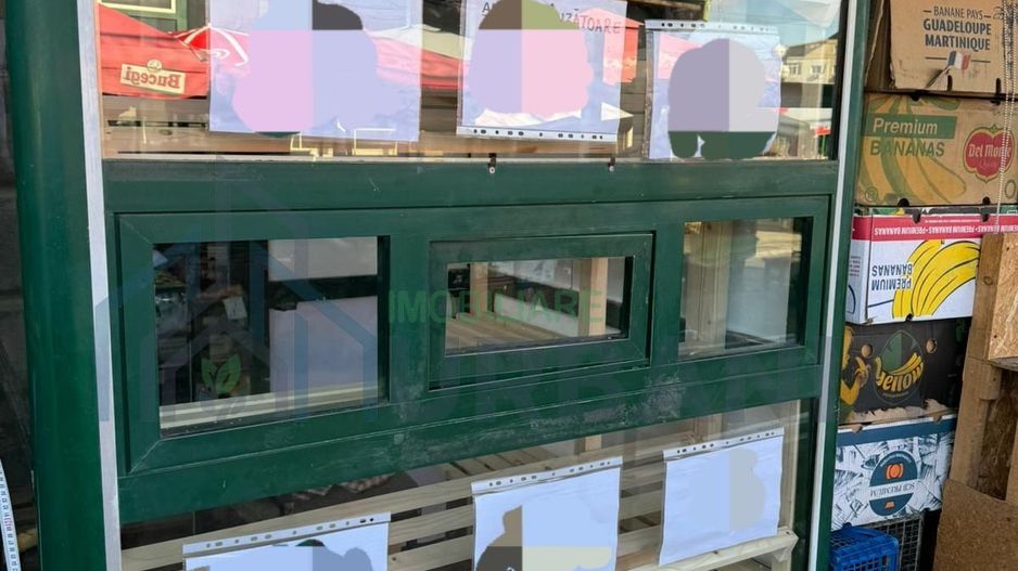 Tonetă/Chioșc de vânzare în Piața Alexandru cel Bun, Iași - Poză 1