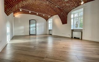 Spatiu birou in cladire istorica restaurata - Poză 2