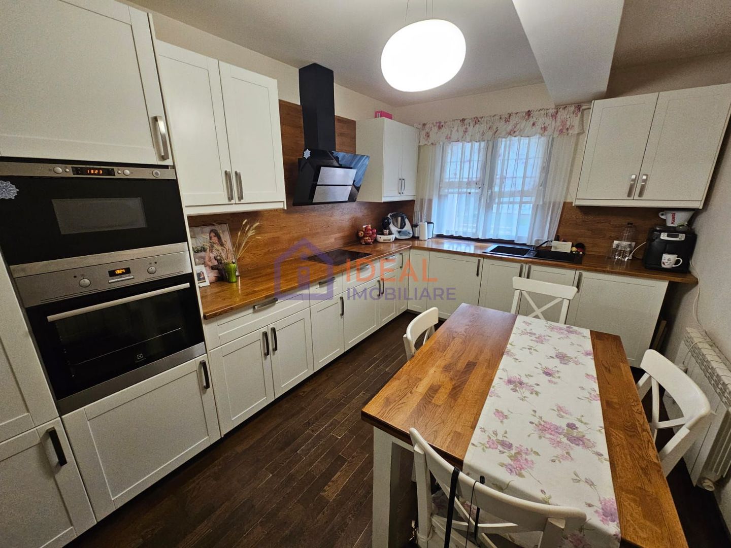 Casa Mobiltata-Utilata cu 4 camere,  pe Pictor Brana - Poză 2