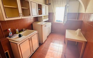 Apartament 3 camere, decomandat,etaj 4 (zona centrala Hotel Traian) - Poză 3