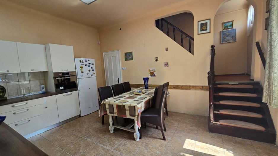 Casă cu grădină in zonă centrală - Poză 8