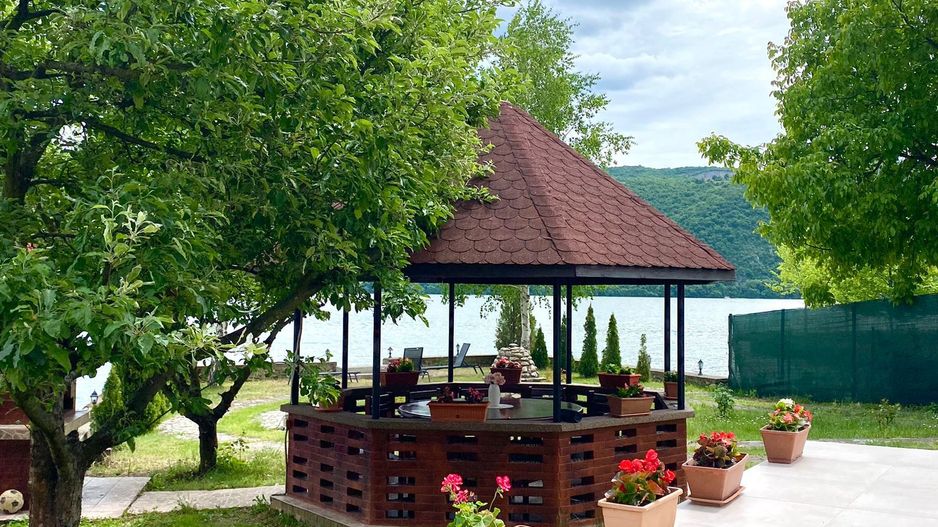 VILA DE LUX ESELNITA CLISURA DUNARII - Poză 2