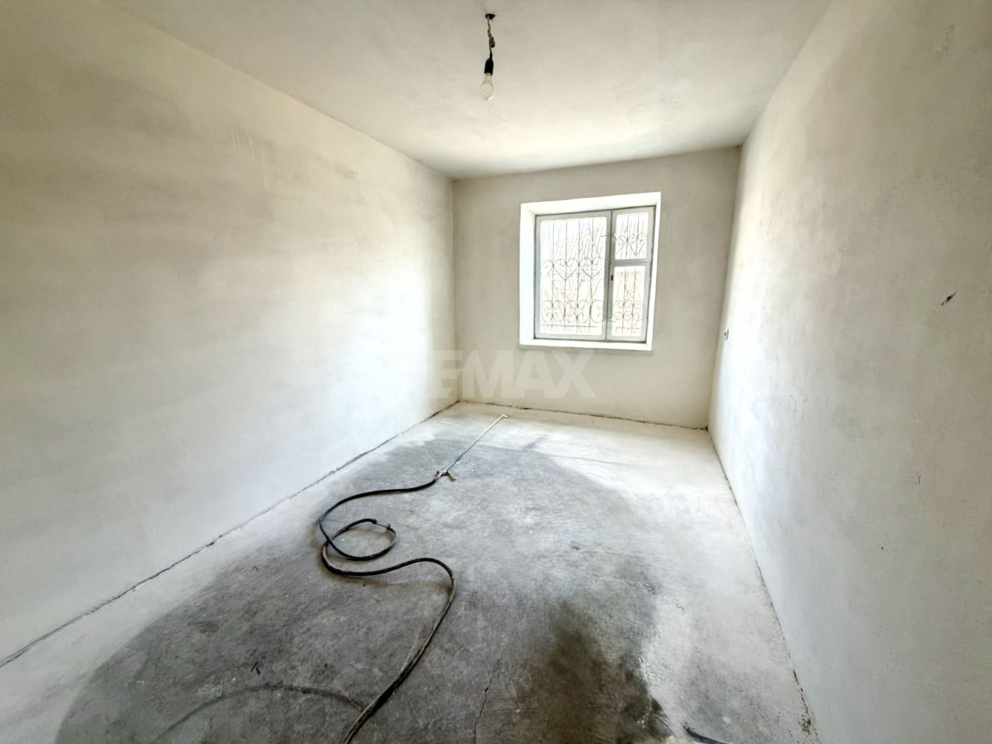 Casa în or.Ialoveni centru - Poză 8