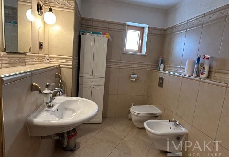 Vila individuala de lux de inchiriat, in cartier Gruia aproape de Cetatuie! - Poză 28
