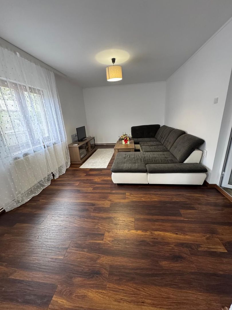 Casă de închiriat – Str. Trandafirilor - Poză 1