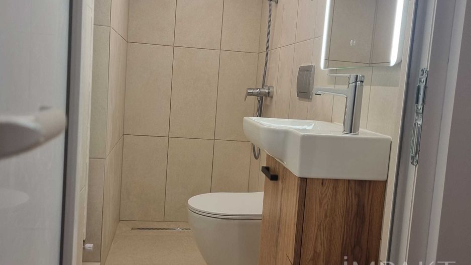 Apartament cu doua dormitoare, doua bai si living langa Piata Unirii - Poză 8