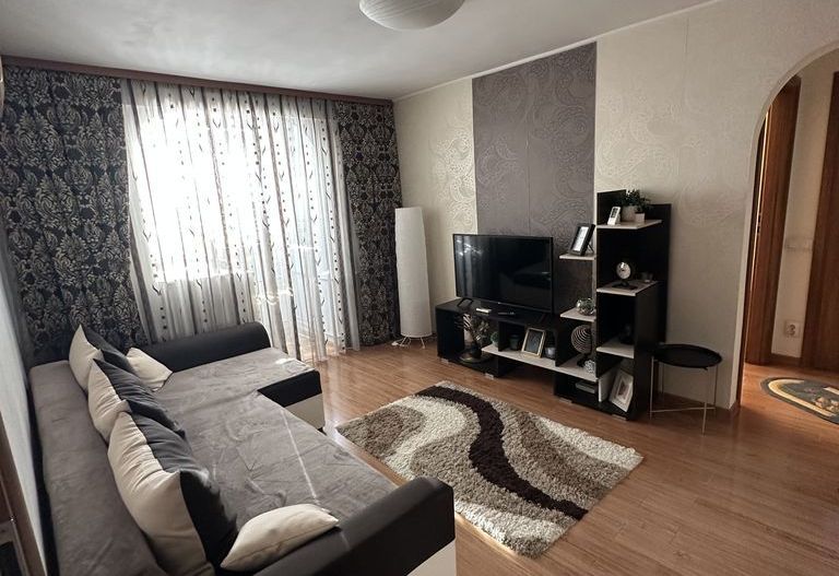 Apartament 2 camere semidecomandat, mobilat și utilat - Poză 1