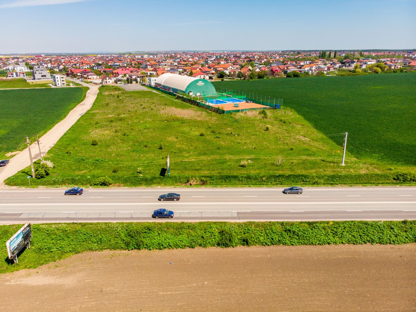 Teren de 10.000 mp amplasare avantajoasă - Poză 2