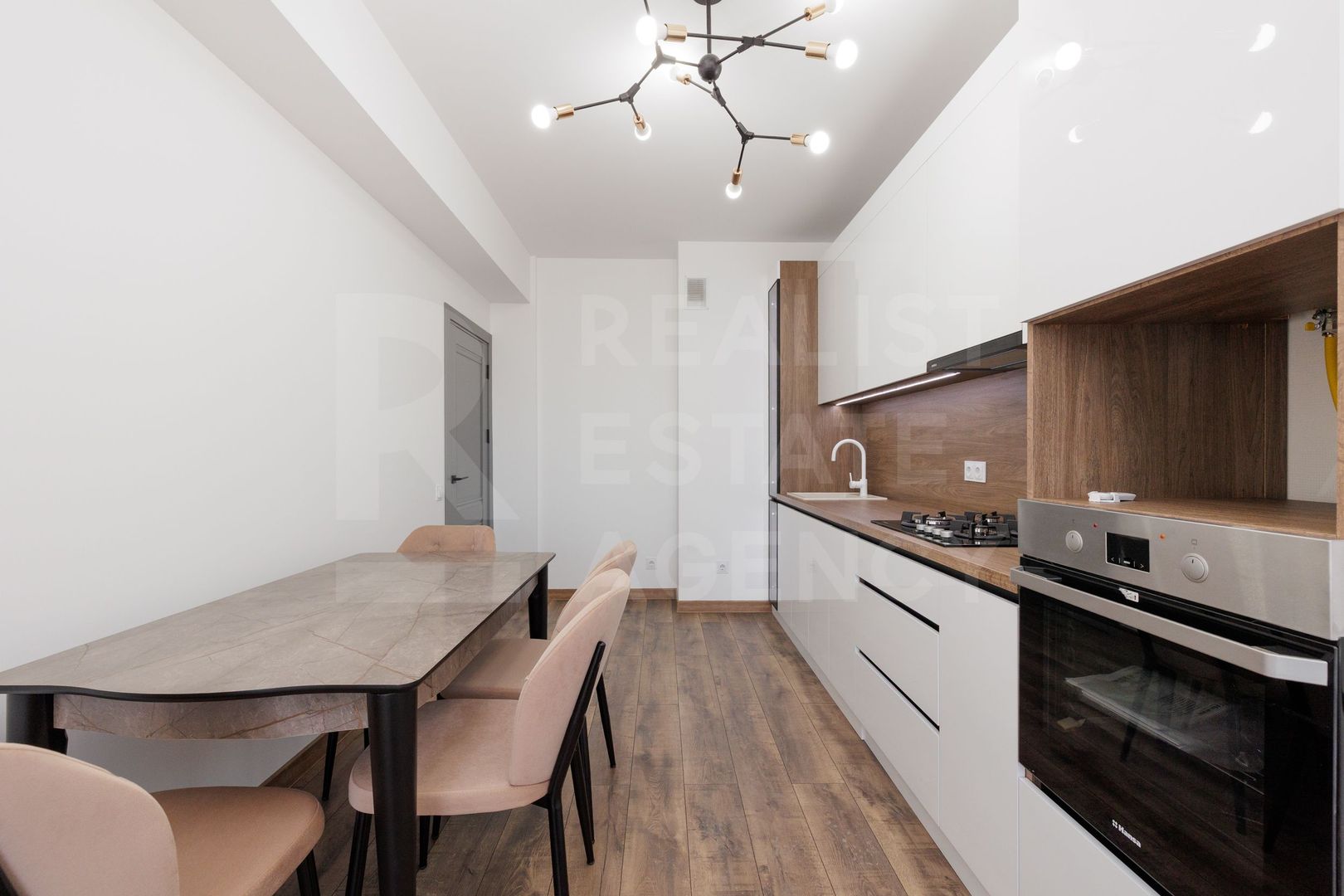 Vânzare, apartament, 2 camere,  str. Calea Ieșilor, Sculeni. - Poză 7