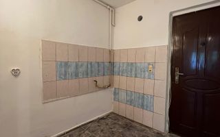 Garsoniera de vanzare, zona centrala - Poză 4