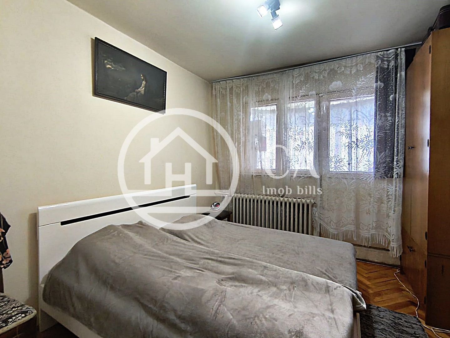 Apartament de vânzare cu 3 camere în zona Rogerius, Oradea - Poză 1