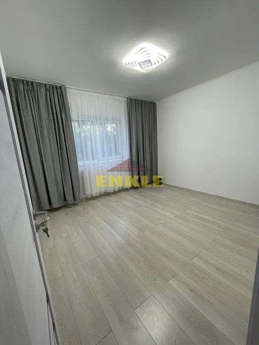 De vanzare apartament cu 3 camere, Piata mare - Poză 3