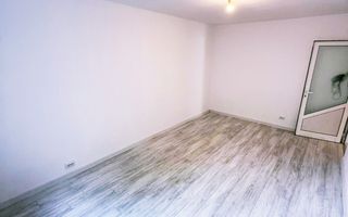 Liber, apartament 3 camere Nicolina 1, renovat modern, baie cu geam - Poză 7