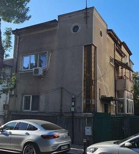 Vila P+1 Piața Muncii , strada Orzari, apartament cu 3 camere la Parer - Poză 1