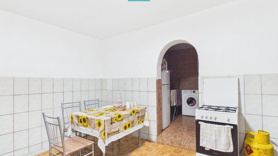 Casă  2 corpuri și 4 camere teren 1440 mp în Macea - Poză 7