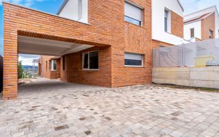 Duplex modern in Voronet, 136 mp utili, garaj si teren 325 mp - Poză 9