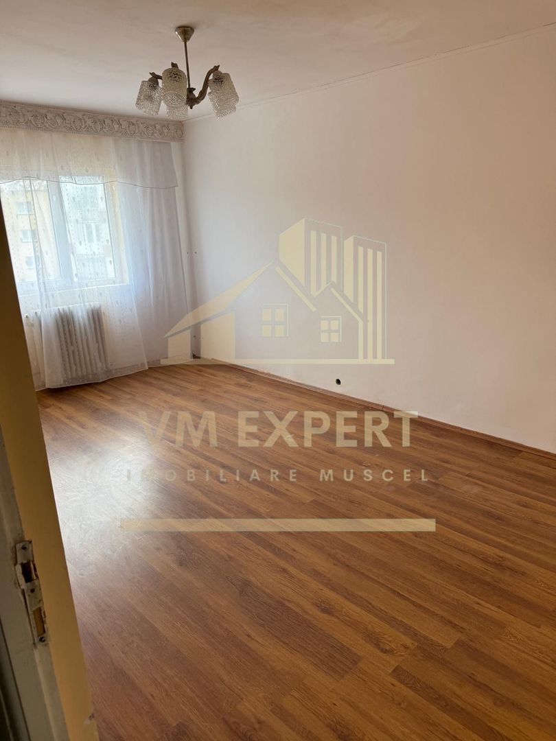 APARTAMENT 2 CAMERE ETAJ 4 VISOI ZONA MOL - Poză 1