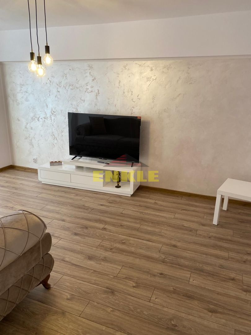 De inchiriat  apartament cu 2 camere decomandat, Ultracentral. - Poză 1