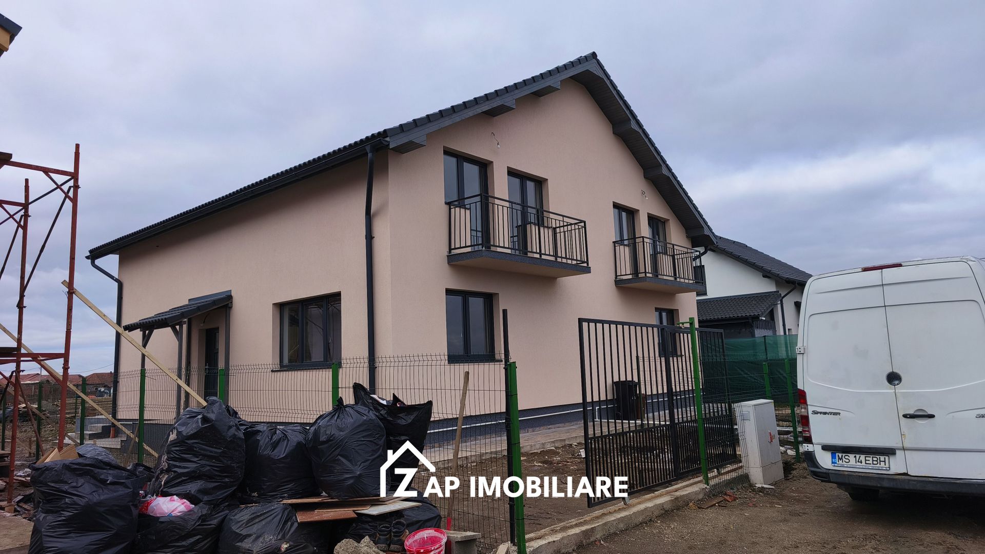 Casa la cheie 4 camere -  Sângeorgiu de Mures - Poză 1