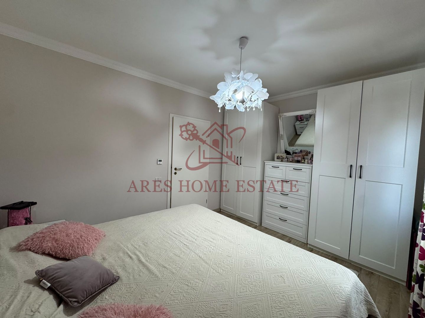 Casa 4 dormitoare, 3 bai, bucatarie inchisa si gradina – Bogdanestilor - Poză 15