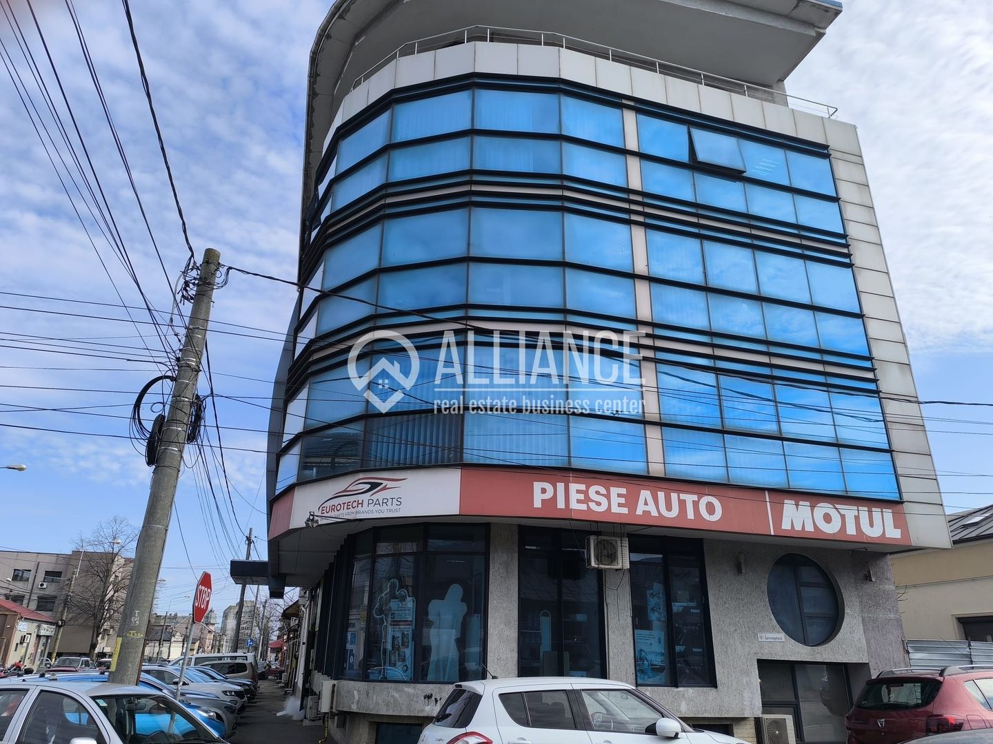 CENTRU ATELIERELOR - Spatiu comercial cu suprafata vitrata mare ! - Poză 1