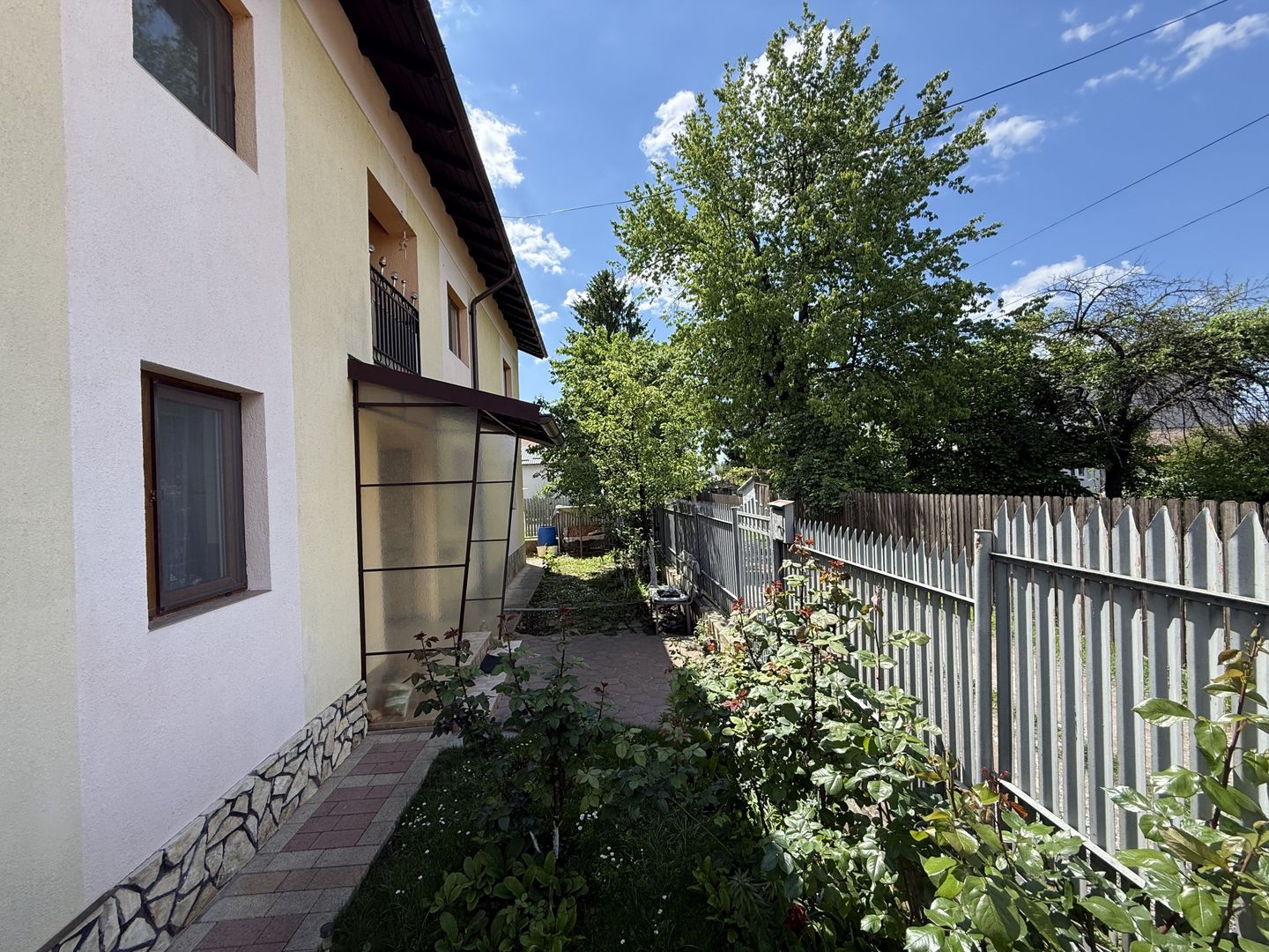 Vila construită in 2010 - P+1+pod - S=236 mp și curte 238 mp Campina! - Poză 4