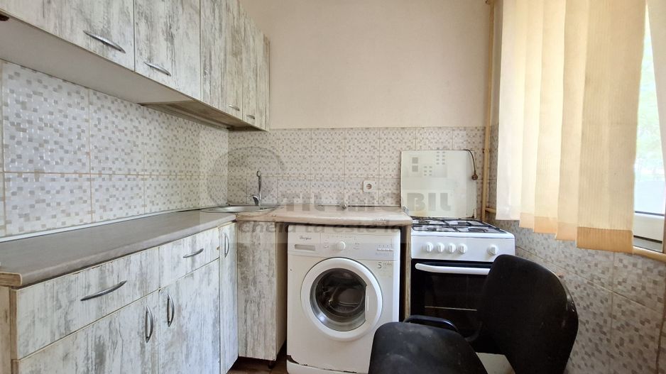 Liber, apartament 2 camere Podu Ros Cantemir, bloc fara risc - Poză 1