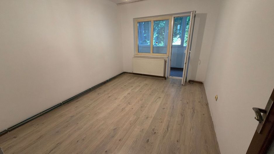 Apartament cu 3 camere decomandat 72 M² cu balcon și pivniță - Poză 11